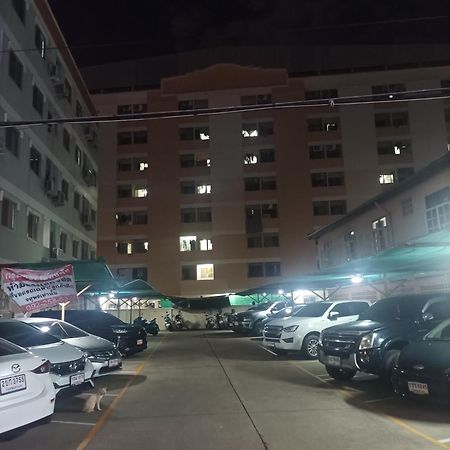 Jatuporn A3 Apartamento Rangsit Exterior foto