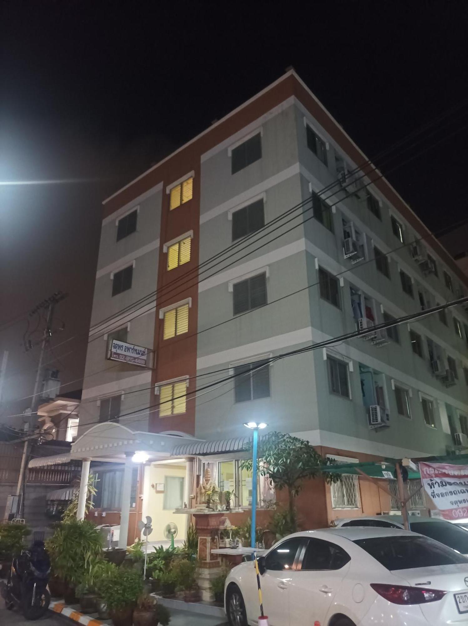 Jatuporn A3 Apartamento Rangsit Exterior foto